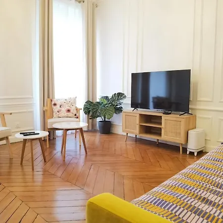 Haussmann 2br In Le Marais For 6 & 3mns To Metro * Parigi