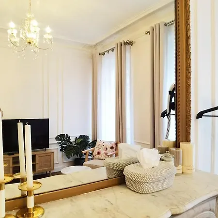 Appartamento Haussmann 2br In Le Marais For 6 & 3mns To Metro Parigi