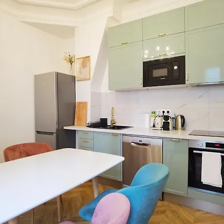 Haussmann 2br In Le Marais For 6 & 3mns To Metro Parigi