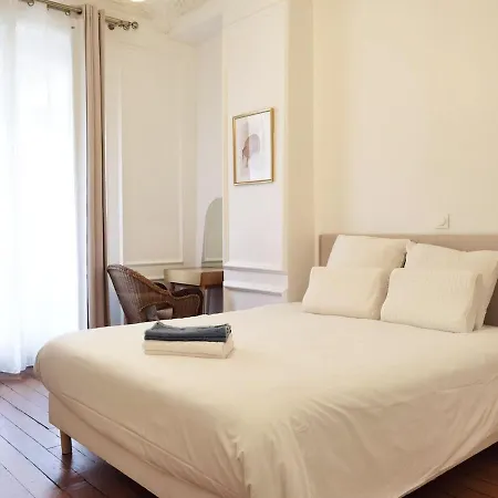 Haussmann 2br In Le Marais For 6 & 3mns To Metro * Parigi