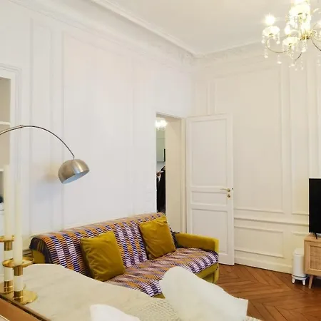 Appartamento Haussmann 2br In Le Marais For 6 & 3mns To Metro